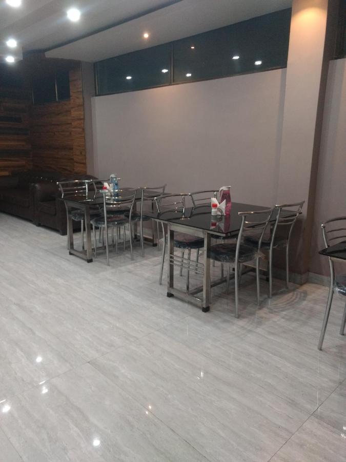 Woodland Lodge And Restaurant Guwahati Exterior foto