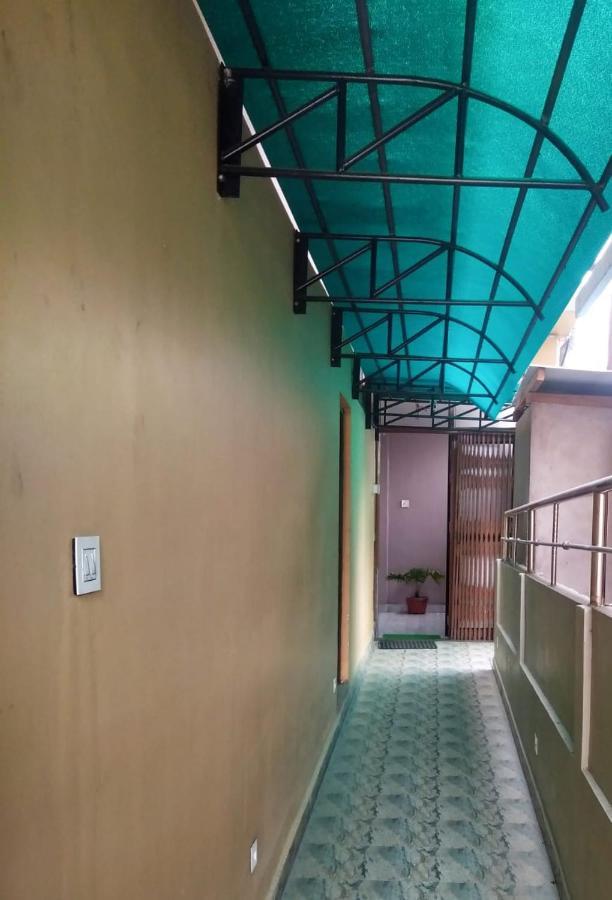 Woodland Lodge And Restaurant Guwahati Exterior foto