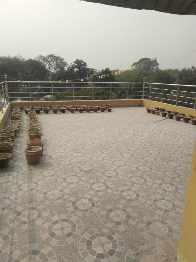 Woodland Lodge And Restaurant Guwahati Exterior foto